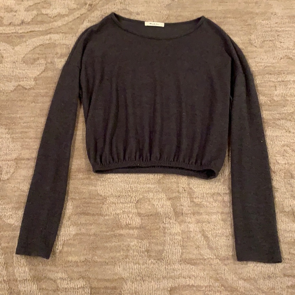 GREY SWEATER